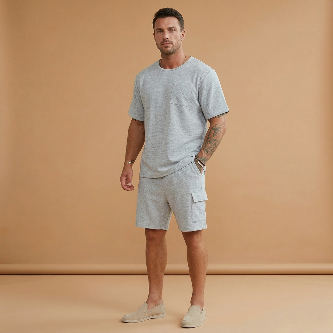 Men's Two-Piece Set with Short Sleeves and Cargo Pockets