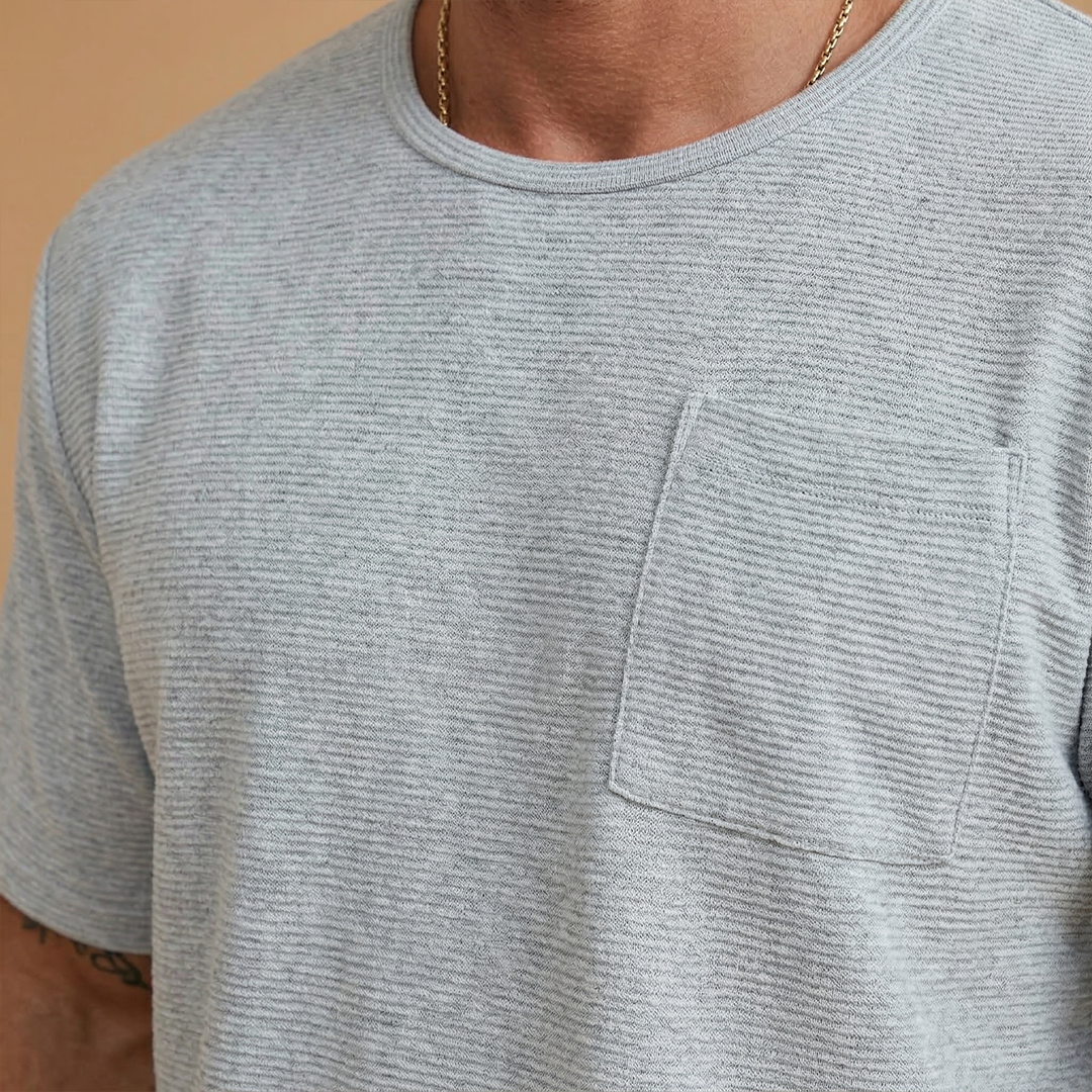 Men's Two-Piece Set with Short Sleeves and Cargo Pockets