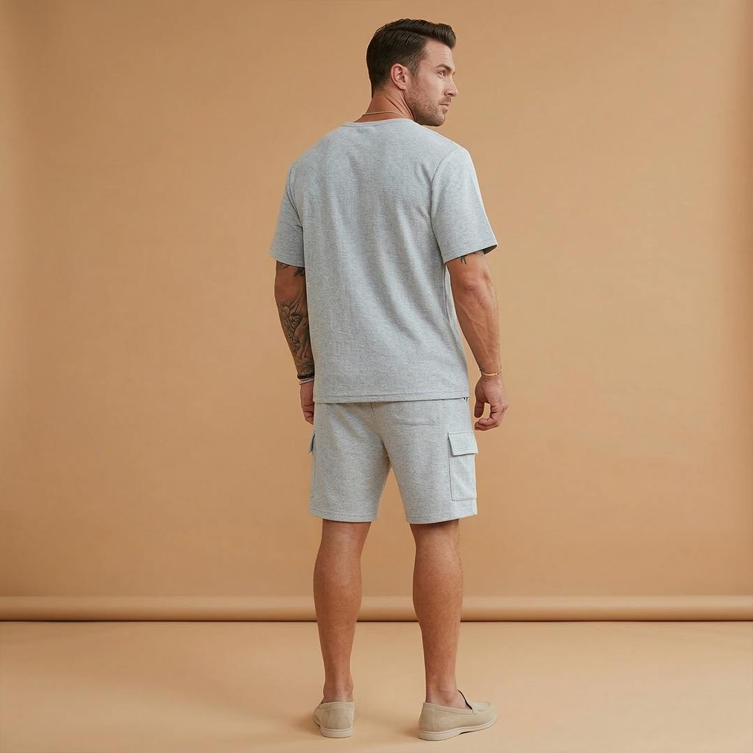 Men's Two-Piece Set with Short Sleeves and Cargo Pockets