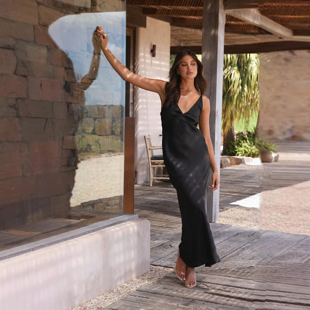 SatinLook | Women's Maxi Dress - Elegant Sleeveless V-Neck Design for Formal Events