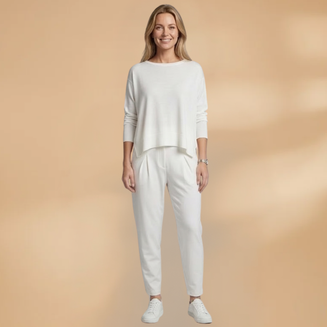 Women’s Two-Piece Set with Round Neck and Tapered Trousers