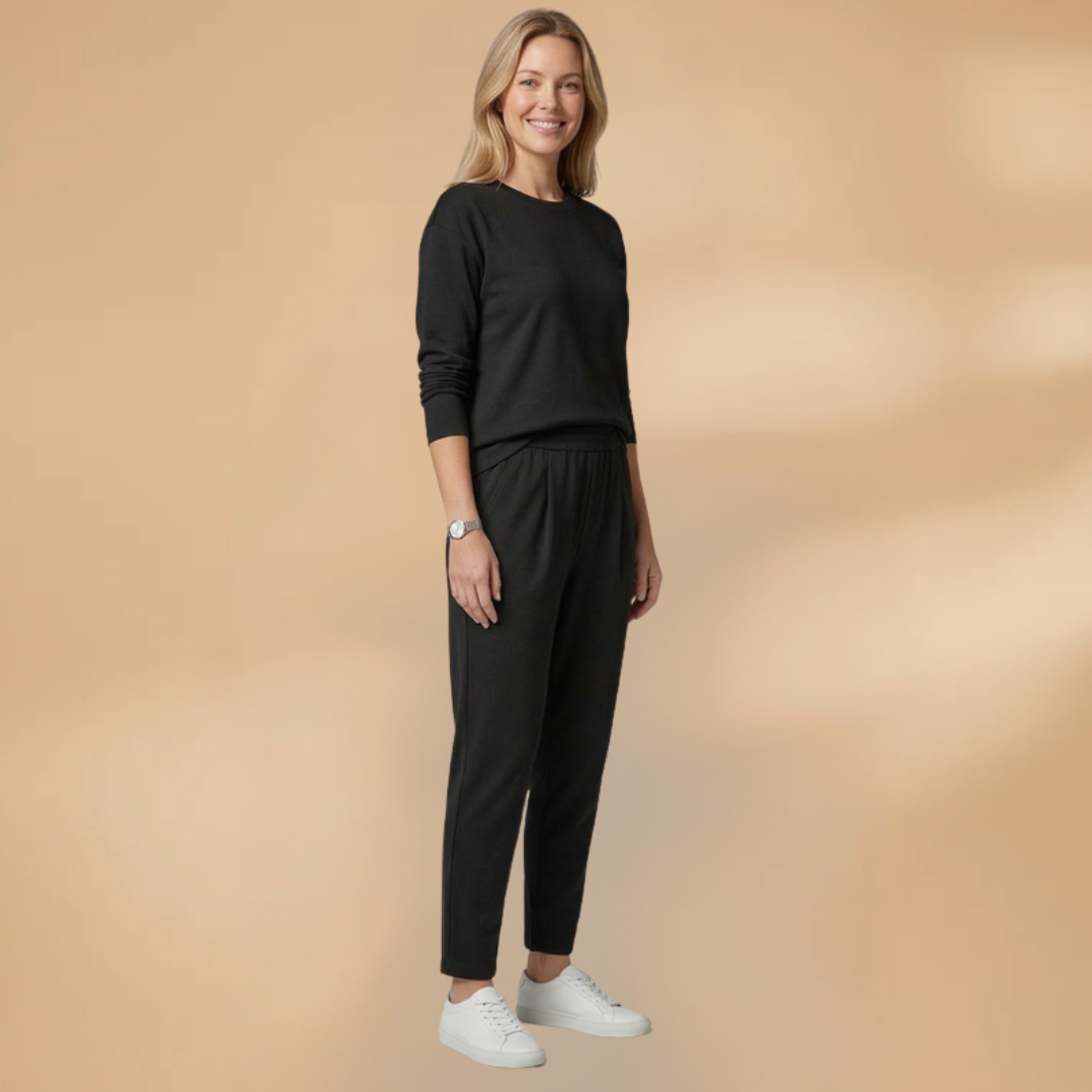Women’s Two-Piece Set with Round Neck and Tapered Trousers